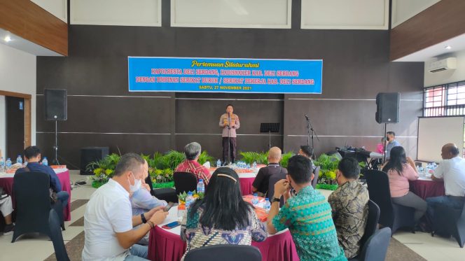 
					TINGKATKAN SOLIDITAS, KAPOLRESTA DELI SERDANG SILATURAHMI DENGAN SERIKAT BURUH SE-DELI SERDANG