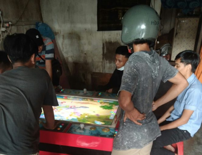 
					MEJA IKAN MILIK BETEK MAKIN MENJAMUR, APARAT DIMINTA BERTINDAK TEGAS