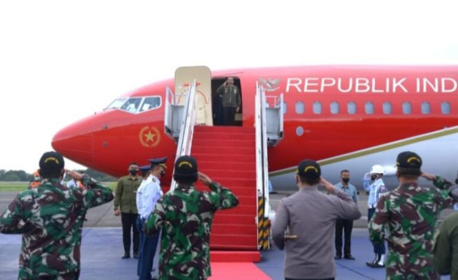 
					Ket foto: Presiden Joko Widodo bertolak menuju Provinsi Nusa Tenggara Barat dari Pangkalan TNI AU Halim Perdanakusuma, Jakarta, pada Jumat, 12 November 2021. Foto: BPMI Setpres/Kris.