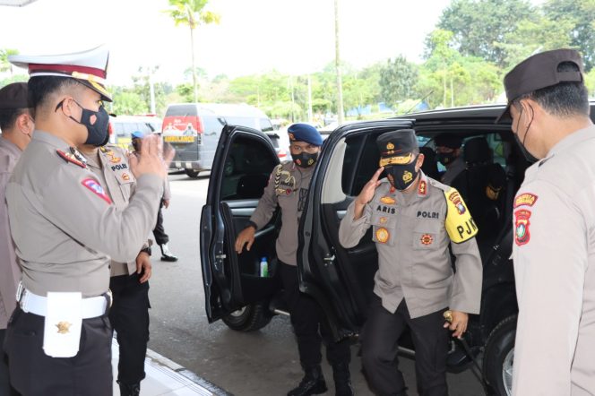 
					Kapolresta Barelang Dampingi Kapolda Kepri Tinjau Vakainasi Serentak Se-Indonesia Di Kepri Mall Batam