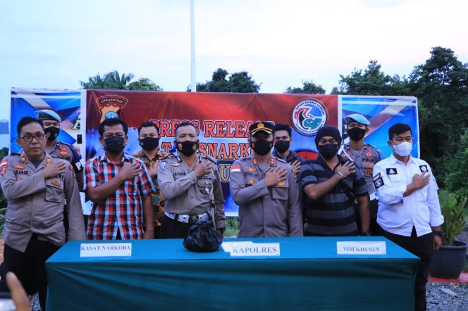 
					Timsus Polres Kepulauan Anambas Berhasil Temui Sabu 215 Brutto
