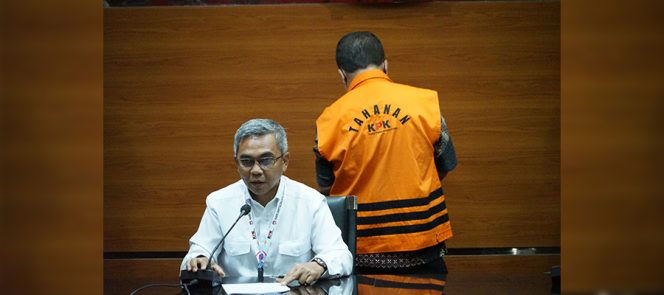 
					Ket foto: Direktur Penyidikan (Dirdik) KPK Setyo Budiyanto saat konferensi pers, di Gedung KPK, Jakarta, Senin, 27 Desember 2021. (HumKPK)
