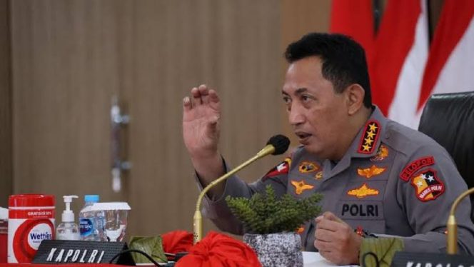 
					Ket foto: Kapolri Jenderal Listyo Sigit Prabowo saat memberikan arahan dalam rapat koordinasi analisis dan evaluasi Inspektorat Pengawasan Umum (Itwasum) Polri di Yogyakarta, Jumat (17/12/2021). (DivHumPol)
