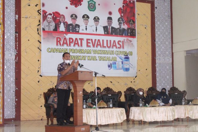 
					Bupati Takalar Mengevaluasi Program Vaksin