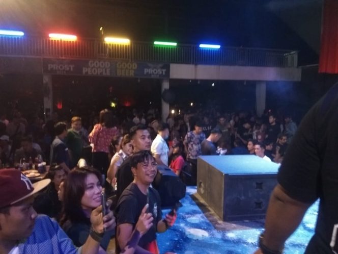 
					Event Kedatangan DJ Toni Roy Di Food Court Fasipik, Membuat Pengunjung Membludak Dan Tidak Mematuhi Prokes