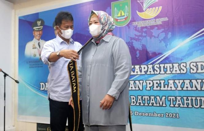 
					Marlin Dikukuhkan Sebagai Bunda PKH. Rudi: Bersama Kita Tuntaskan Kemiskinan Di Batam