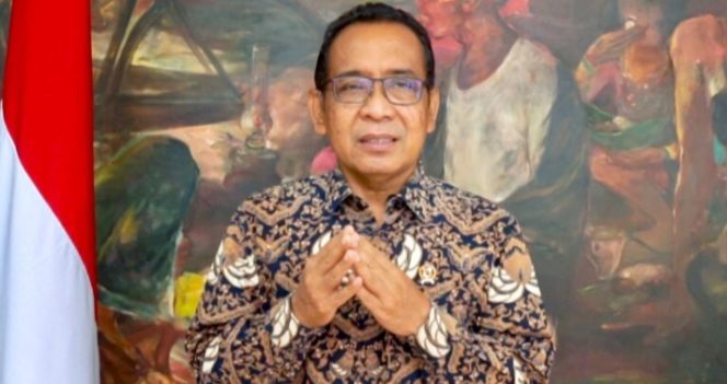 
					Ket foto: Menteri Sekretaris Negara (Mensesneg) Pratikno memberikan keterangan mewakili Presiden Joko Widodo pada Minggu, 5 Desember 2021 sebagaimana ditayangkan YouTube Sekretariat Presiden. (BPMI Setpres)