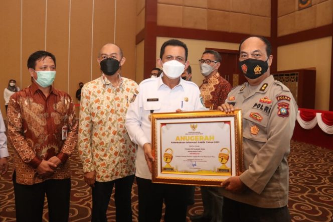 
					Polda Kepulauan Riau Menerima Anugerah Keterbukaan Informasi Publik Tahun 2021
