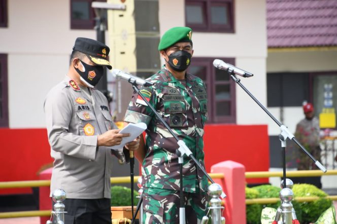 
					Kapolda Kepri Dan Danrem 003/WP Membuka Pendidikan Dan Latihan Integrasi Dikmaba TNI AD Dan DiktikbaI Polri Tahun Anggaran 2021