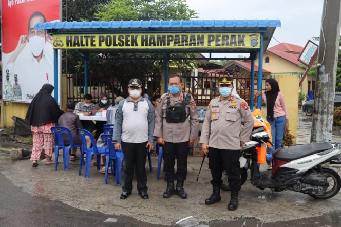 
					Kapolres Pelabuhan Belawan Arahkan Pengguna Jalan Untuk Di Vaksin