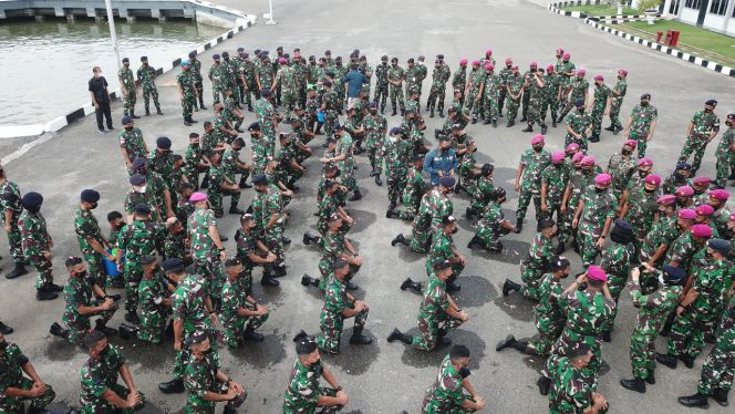 
					Tradisi Penyambutan Bintara Dan Tamtama Remaja Baru Lantamal I Belawan