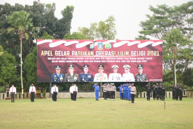 
					Kapolresta Barelang Hadiri Apel Gelar Pasukan Operasi Lilin Seligi 2021 Di Polda Kepri