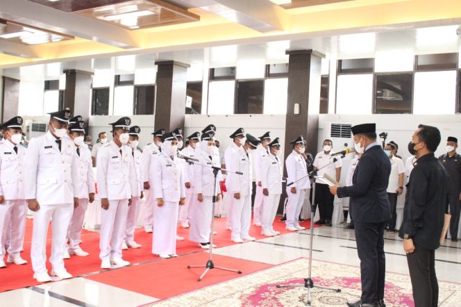 
					Bupati Takalar Lantik 27 Kepala Desa Secara Bertahap