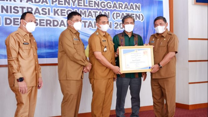 
					Tiga Kecamatan Di Deli Serdang Raih Predikat Terbaik Pelayanan Publik
