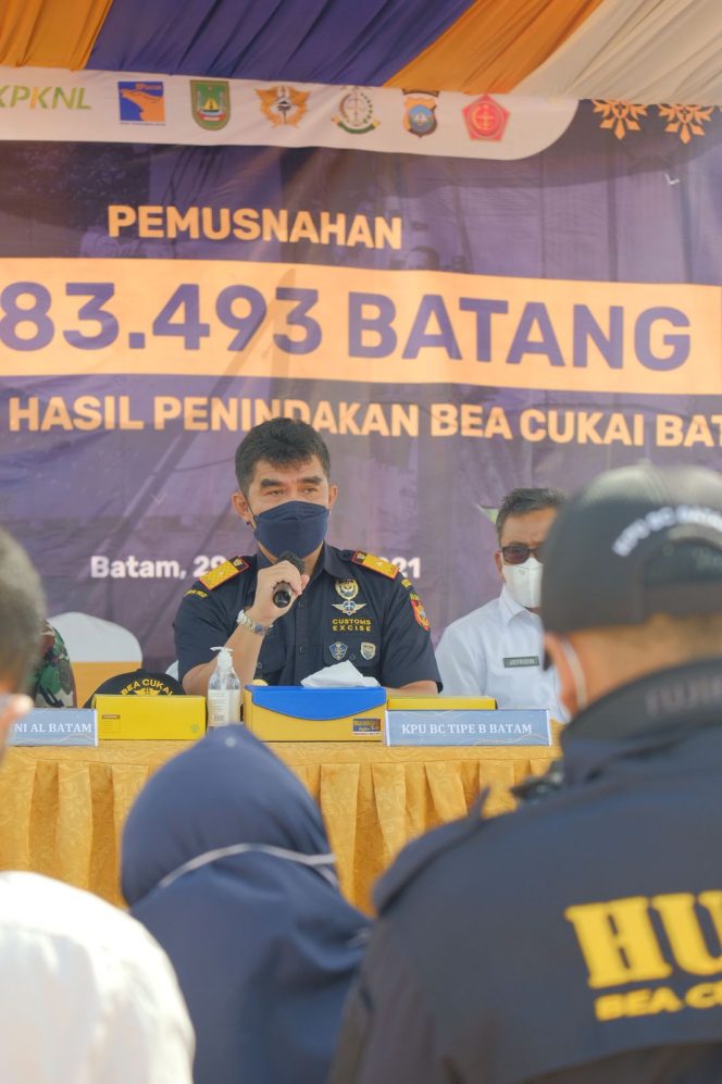 
					Ket foto: Kepala Kantor Pelayanan Utama Bea Cukai Batam, Ambang Priyonggo.
