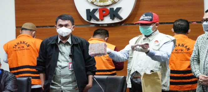 
					KPK Tangkap Tangan Suap Pengurusan Perkara Di Pengadilan Negeri Surabaya