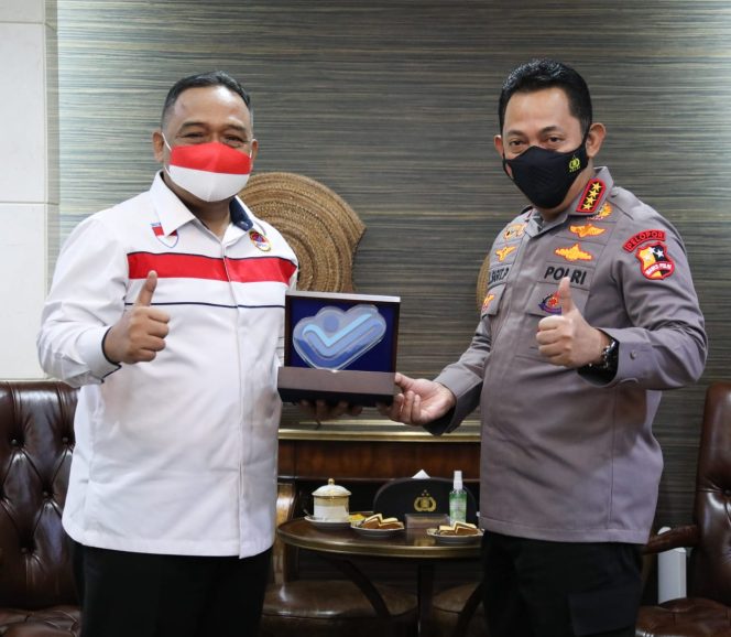 
					Ket foto: Dari kiri, Kepala BP2MI, Benny Rhamdani dan Kapolri, Jenderal Listyo Sigit Prabowo dalam audiensi tersebut, Selasa (4/1/2022). (DivHumPol)