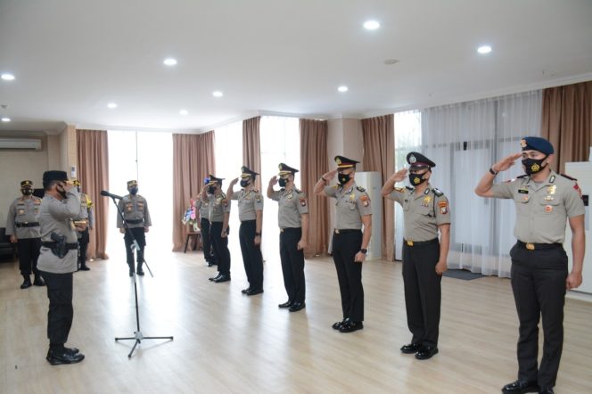 
					Kapolda Kepri Pimpin Upacara Kenaikan Pangkat 618 Personil Polda Kepri Dan Polres Jajaran Periode 1 Januari 2022.