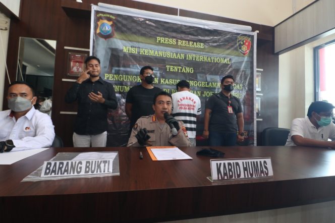 
					Ditreskrimum Polda Kepri Berhasil Amankan Tersangka PMI Ilegal