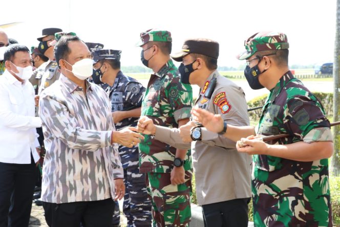 
					Kapolresta Barelang Dampingi Kapolda Kepri Dalam Kunjungan Kerja Menteri Dalam Negeri RI Tinjau Launching Vaksinasi Booster Covid-19 Di Kota Batam