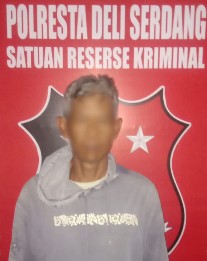 
					Ket foto: Pelaku (Tersangka) MS alias Anto Kambing (50) warga Dusun Sedar, Desa Sekip, Kecamatan Lubuk Pakam, Kabupaten Deli Serdang. Rabu (12/1/2022).