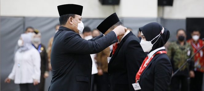 
					Ket foto: Ketua KPK Firli Bahuri Melantik 55 Jaksa Penutut Umum, di Aula Gedung Juang Merah Putih KPK, Senin (21/2/2022). (HumKPK)