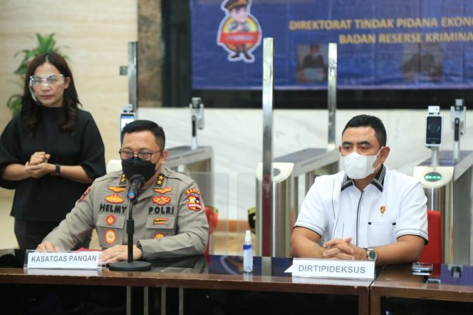
					Ket foto: Kasatgas Pangan Polri Irjen Helmy Santika di Mabes Polri, Jakarta Senin (21/2/2022). (DivHumPol)