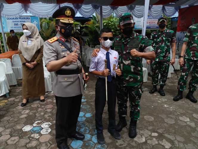 
					Dampingi Kapolda Sumut Dan Pangdam I BB, Kapolresta Deli Serdang Ikuti Zoom Meeting Kegiatan Vaksinasi Serentak Dengan Kapolri