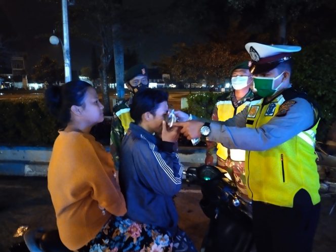 
					Operasi Yustisi Kapolresta Deli Serdang Turun Langsung Bagikan Masker