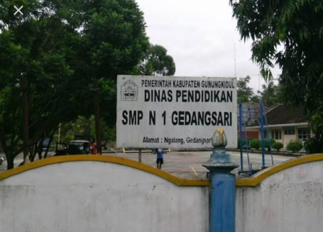 
					Diduga Oknum Guru Tega Memukul Siswanya Hingga Luka Di Bibir
