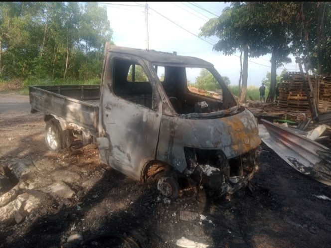 
					Gudang Pallet Serta 3 Unit Mobil dan 1 Unit Sepeda Motor Di Dapur 12 Hangus Terbakar