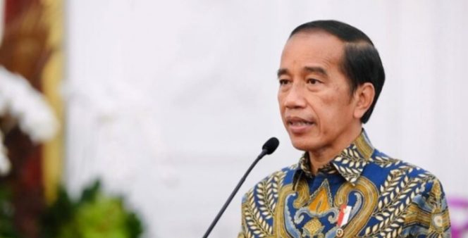 
					Ket foto: Presiden Jokowi memberikan pernyataan tentang mudik dan pemberian THR & gaji ke-13 tahun 2022 di Istana Merdeka Jakarta. Foto: BPMI Setpres.