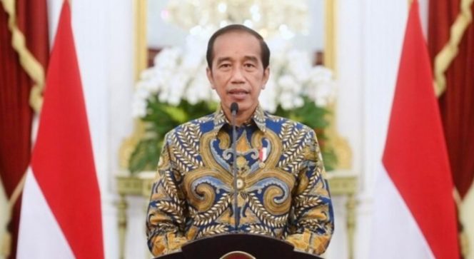 
					Ket foto: . Presiden Jokowi memberikan pernyataan tentang mudik dan pemberian THR & gaji ke-13 tahun 2022 di Istana Merdeka Jakarta. Foto: BPMI Setpres.