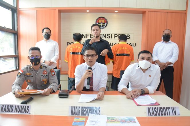 
					Tiga Orang Tersangka Tindak Pidana Migas Jenis Bio Solar Diamankan Polda Kepri
