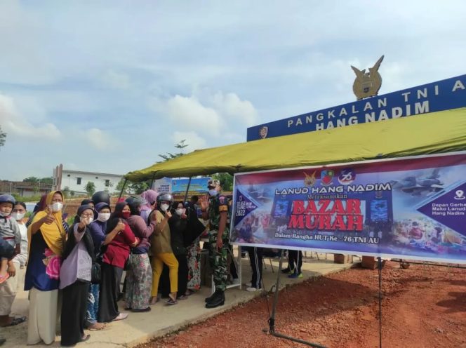 
					Lanud Hang Nadim Melaksanakan Bazar Murah Dalam Rangka Hut Ke 76 TNI AU
