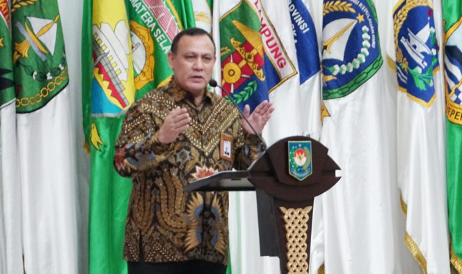 
					Ket foto: Ketua KPK Firli Bahuri dalam rapat koordinasi (rakor) yang digelar Kementerian Dalam Negeri (Kemendagri) di Jakarta (16/6/2022). (HumKPK)