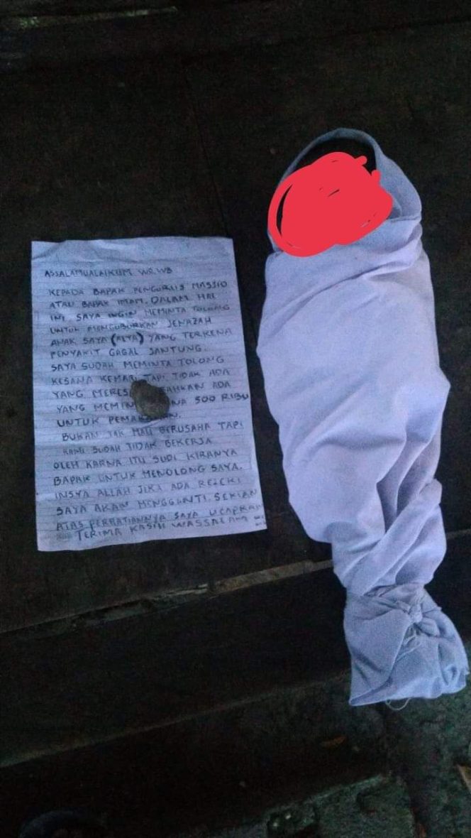 
					Warga Bengkong Digegerkan Dengan Temuan Mayat Bayi Dibalut Kain Kafan Di Pangkalan Ojek Bengkong Batam