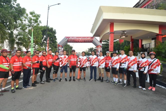 
					Semarakkan Hari Bhayangkara Ke -76 Polda Kepri Gelar Fun Bike