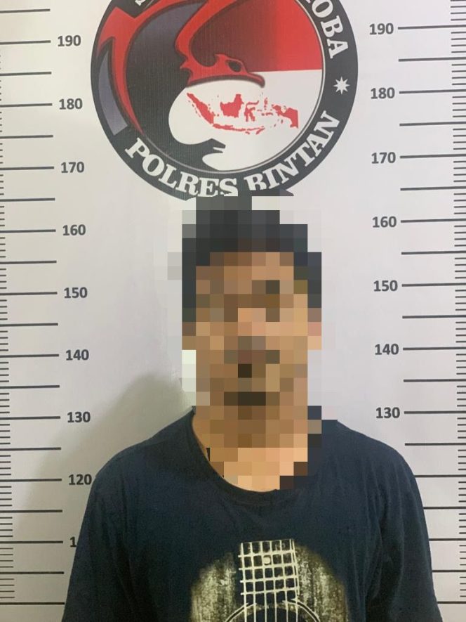 
					Satresnarkoba Polres Bintan Menyerahkan Tersangka Dan Barang Bukti Ke Kejari Bintan