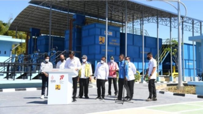 
					Ket foto: Presiden Joko Widodo didampingi Ibu Iriana Joko Widodo meresmikan sistem penyediaan air minum (SPAM) Wae Mese II di Kabupaten Manggarai Barat, Provinsi Nusa Tenggara Timur (NTT) pada Jumat, 22 Juli 2022. Foto: BPMI Setpres/Lukas.