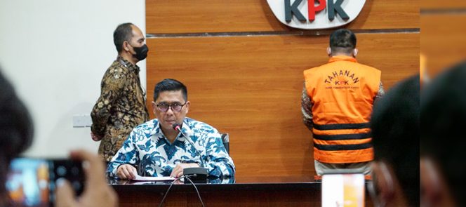 
					Ket foto: Deputi Penindakan dan Eksekusi KPK Karyoto dalam konferensi pers, Jumat (12/8/2022). (HumKPK)