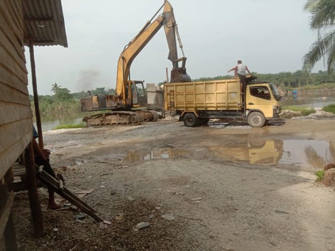 
					Galian C Diduga Tanpa Izin Aktif Di Kecamatan Tambang