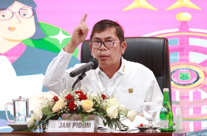 
					Ket foto: Jaksa Agung Muda Tindak Pidana Umum (Jam Pidum), Fadil Zumhana memberikan pengarahan kepada jajaran.