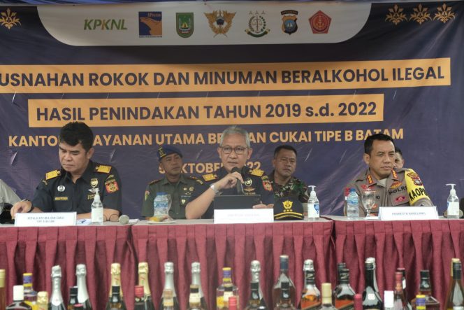 
					Gempur Rokok Dan Mikol Ilegal, Bea Cukai Batam Musnahkan Barang Ilegal Senilai Rp10,01 Miliar