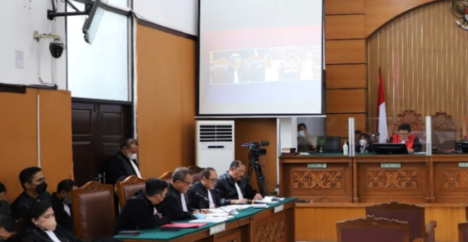 
					Putri Candrawathi Jalani Sidang Perdana Dalam Perkara Pembunuhan Berencana