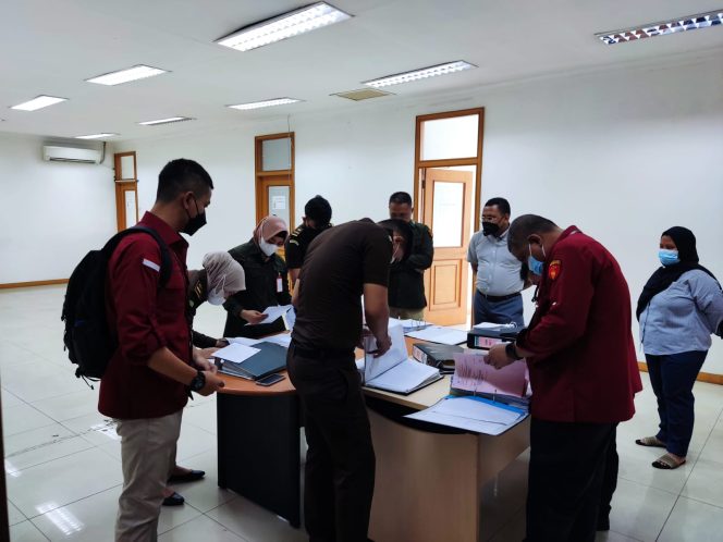 
					Tim Penyidik JAM Pidsus Melakukan Penggeledahan Di Kantor PT Waskita Karya Dan PT Pinnacle Optima Karya