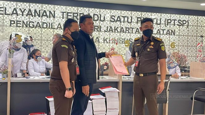 
					Penuntut Umum Melimpahkan Berkas 11 Orang Terdakwa Dalam Perkara Pembunuhan Berencana Dan Obstruction Of Justice