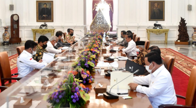 
					Ket foto: Presiden Joko Widodo terus mendorong pengembangan lumbung pangan atau food estate dalam rapat bersama jajarannya di Istana Merdeka, Jakarta, pada Selasa, 4 Oktober 2022. Foto: BPMI Setpres/Rusman.