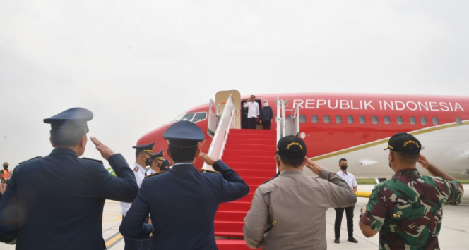 
					Ket foto: Presiden Joko Widodo beserta Ibu Iriana Joko Widodo bertolak menuju Provinsi Jawa Timur untuk melakukan kunjungan kerja pada Rabu, 5 Oktober 2022. Foto: BPMI Setpres/Rusman.