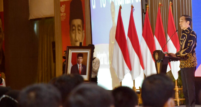 
					Ket foto: Presiden Joko Widodo melepas pekerja migran Indonesia (PMI) skema government to government (G to G) ke Korea Selatan di Hotel El Royale, Jakarta, pada Senin, 17 Oktober 2022. Foto: BPMI Setpres/Rusman.